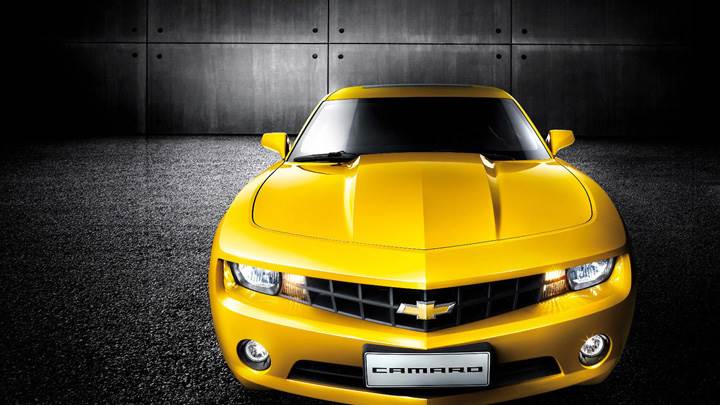 Front Pose Of Chevrolet Camaro in Yellow